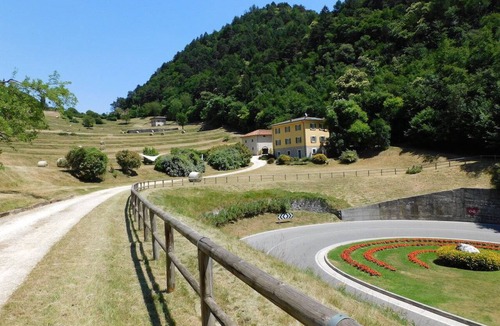 Gardola House | BORGO PARADISO- Spacious 4-bedroom farmhouse on 2 floors, sleep 12. Pet friendly