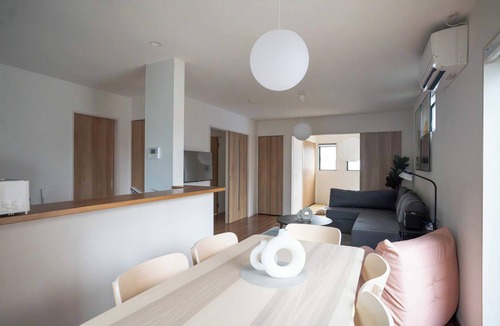 Ozu Apartment | Bright 4BR Home in Ozu Sleeps 11 by Restavio