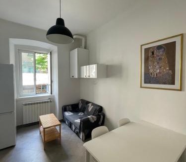 Barriera Vecchia-San Giacomo Apartment | Casa Canova