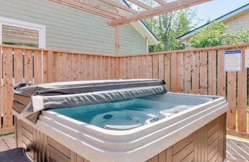 Green Gables Cottage | Cavendish Vacation Cottage | Hot Tub | Beaches Nearby.