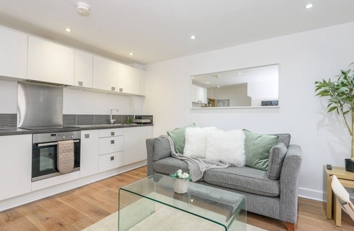 Leeds House | Central Leeds Duplex with Fantastic Canal Views - Pass the Keys