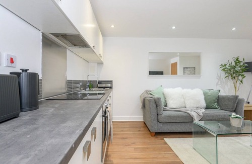 Leeds House | Central Leeds Duplex with Fantastic Canal Views - Pass the Keys