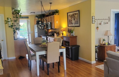 Mecklenburg Apartment | Charming apartment with WiFi in the heart of the Finger Lakes