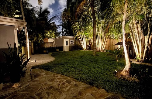 Lake Ridge Cottage | Charming backyard cottage in Ft Lauderdale w/backyard BBQ and fire pit