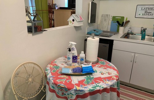 East Little Havana Cottage | Charming Garden Cottage in Little Havana,Close to Calle 8 Breakfast included