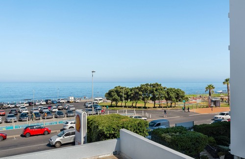 Mouille Point Apartment | Chic Beachfront Oasis - Balcony - Netflix