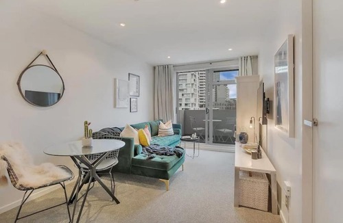 Auckland Central Business District Apartment | Chic in the City - Free Parking