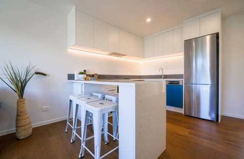 Mangere House | Contemporary Family Retreat– Close to Airport