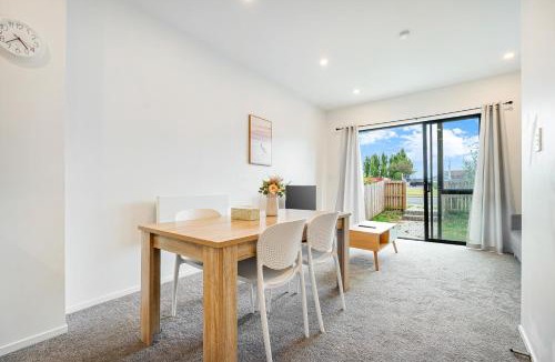 Auckland Villa | Cozy Brand New Townhouse 4