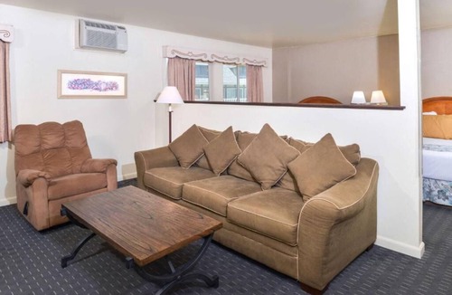 Solvang Hotel | Danish Experience! 4 Spacious Units, Outdoor Pool & Parking, See Succulent Cafe!