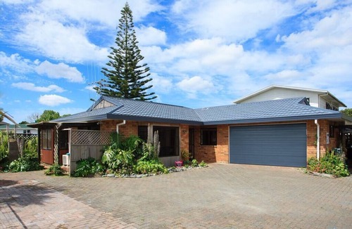 Tikipunga House | Denby Crest Modern Townhouse