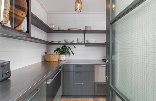 Devonport House | Devonport - Oxford Terrace Beachfront (5BR/3.5BA, Sleeps 6)