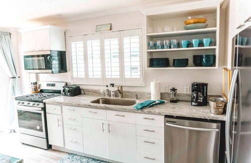 South Mission Beach House | Dream Home Beach House! 3BR/3BA Ocean Views, Free Parking, Rooftop Deck.