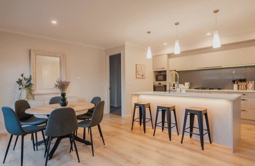 Hornby House | Elegant 3BR Home on Mustang Avenue