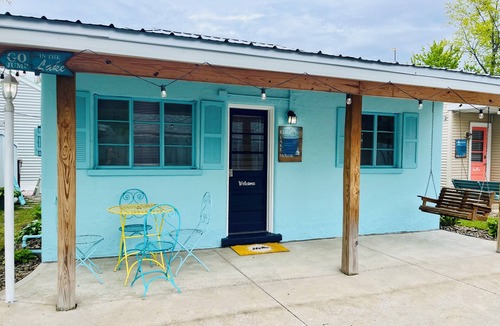 Geneva-on-the-Lake Cottage | Ethan's Lake House totally renovated 2 bedroom 1 bath cottage sleeps 6