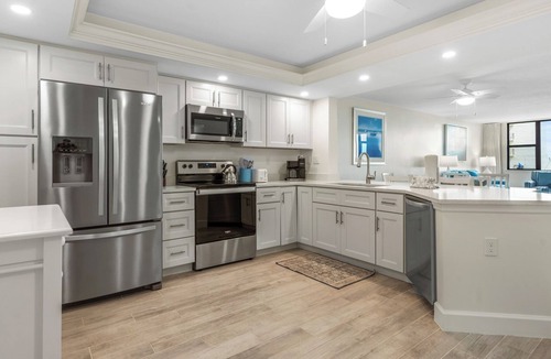 Sanibel Condo | FABULOUS GULF FRONT, 2/2 condo, PET FRIENDLY, 4 bikes, Pool, pickleball, tennis!