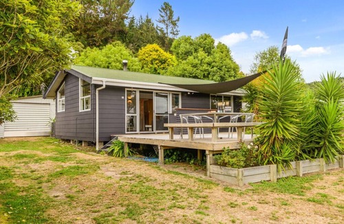 Rototai Cottage | Fantail Cottage - Lake Rotoiti Holiday Home