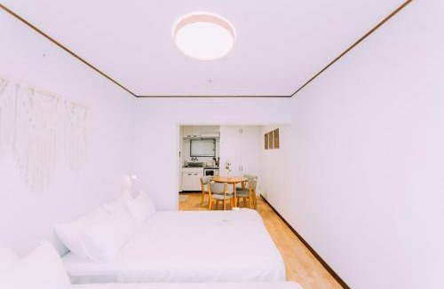 Susakiuramachi Apartment | Fukuoka Nakasu 1BR Apt with Balcony near Nakasu