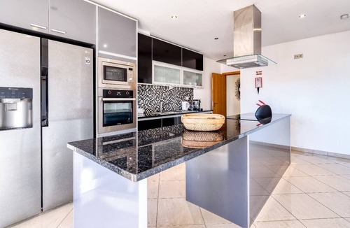 Correeira House | Full private villa - 300sqm Hammam Jacuzzi Heated Pool Billiard BBQ - Ideal & quiet location
