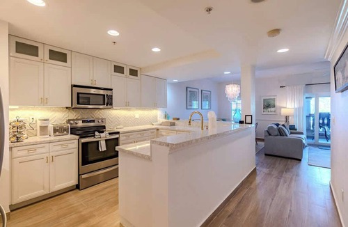 Estate Enighed Condo | Grande Retreat 3-104