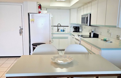 Hudson Condo | Gulf view 2-bed 2-bath condo in Hudson, 40 minutes outside Tampa, beach access
