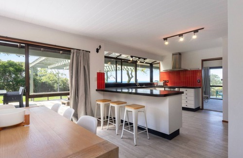 Whangaparaoa Villa | Gulfside Getaway: Your Slice of Paradise