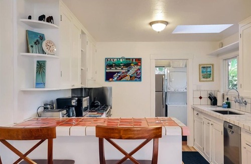 Montecito House | Hammonds Beach Haven - next to Miramar Beach w/yard, deck & sunroom - walk to Rosewood!