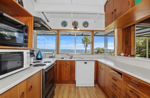Hannahs Bay House | Hannah's Bay Lakefront