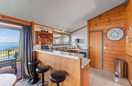 Acacia Bay Cottage | Heights Haven - Acacia Bay Holiday Home