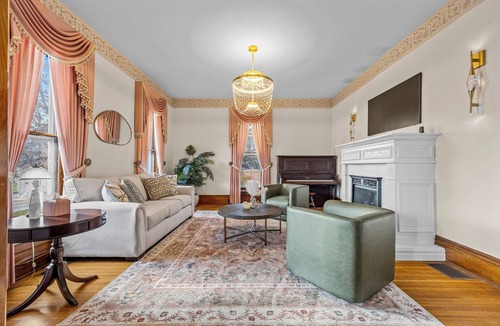 Victor House | Historic Victor Village Home - Sleeps 12 - Ideal for Weddings & Groups