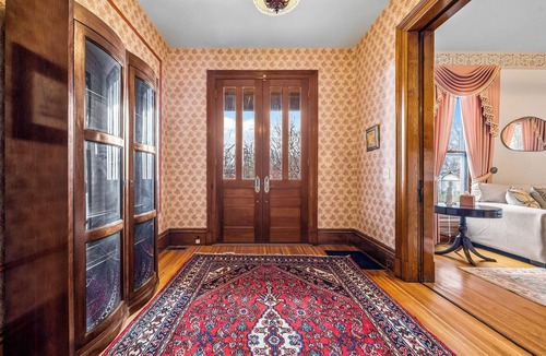 Victor House | Historic Victor Village Home - Sleeps 12 - Ideal for Weddings & Groups