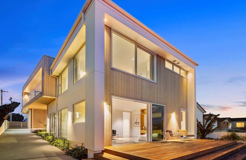Papamoa Beach House | Karewa Luxury Escape Heated Pool, Spa and beach