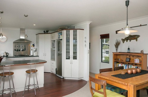 Motuoapa Cottage | Lake Magic - Motuoapa Holiday Home