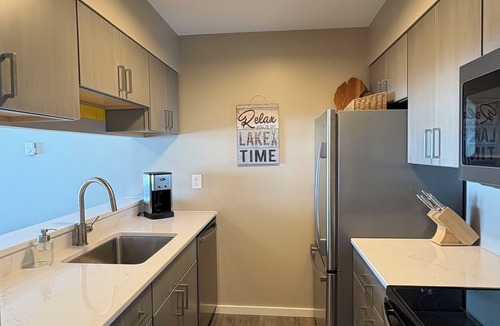 Glen Arbor Condo | Lake Michigan beachfront in glen arbor. 2-bed/2-bath. beach fire pit and Wi-Fi