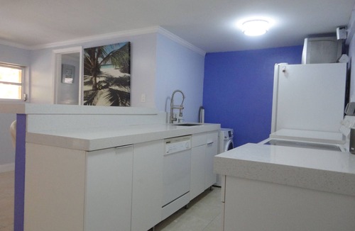 River Run House | LARGE Private Guest House on Waterfront Estate - Kayak+Bike+Fish+Outdoor Lounge