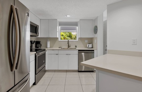 Sunny Isles Beach Apartment | Le Frontenac 204 STR-01054