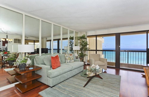 Waikiki Condo | Luxurious Ocean View 2-bed/2-bath condo with Pool, FREE Valet Parking & Wi-Fi