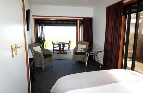 Te Puru Cabin | Luxurious Suite Rental on the Coromandel Peninsula in New Zealand