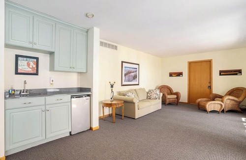 South Haven House | Luxury 7BR multifamily on Lake Michigan, Pool & Spa, New Kitchen and Lake Porch!