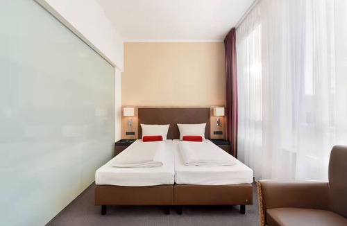 Obersendling Hotel | Make Yourself at Home in This Inviting Travel Retreat! Pets Are Welcome!