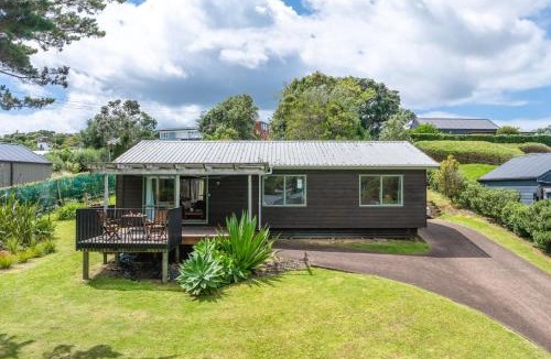 Blackpool House | Moa Cottage - Central Oneroa Village