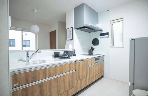 Ozu Apartment | Modern 4BR Stay in Ozu Hachikubo for 11 Guests by Restavio