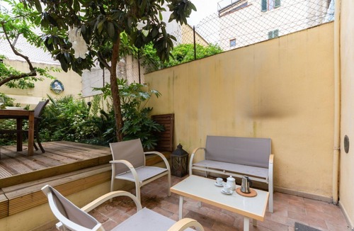 San Frediano Apartment | Modern and bright 45 sqm apartment with private patio, perfect for 4 people, located on the ground floor of a period building in good condition. The property is located in Oltrarno district, an extremely quiet and relaxing area, but at the same time very