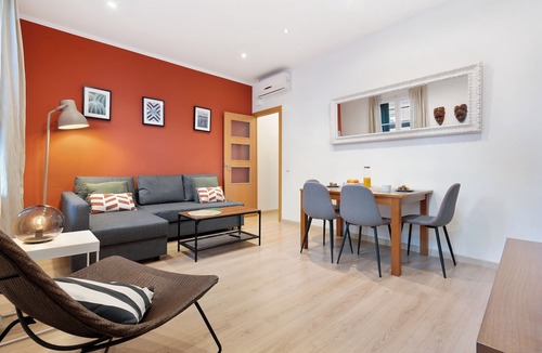 Esquerra de l'Eixample Apartment | Modern Eixample Retreat: Stylish 2-Bedroom Apartment in Central Barcelona