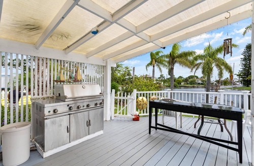 Port Richey House | Nautical Haven 175 FT PRIVATE WATERFRONT/Dock/ Kayaks/Bicycles/5 Min to Shopping
