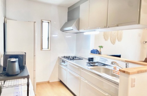Imadomari Cottage | NEW | Central Nago | Near Junglia, Pineapple Park | BBQ | Sleeps 8