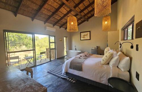 Mopani Cabin | Nkinga River Lodge