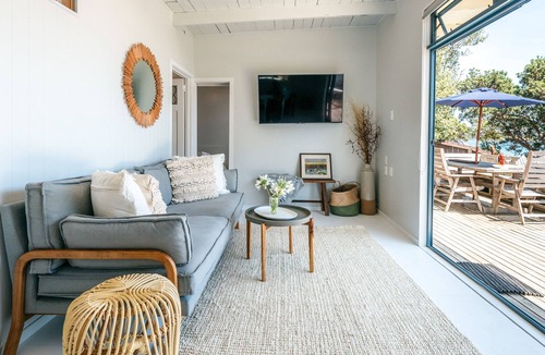 Onetangi House | ONETANGI WATERFRONT BACH | Coast & Country | WINTER DEAL