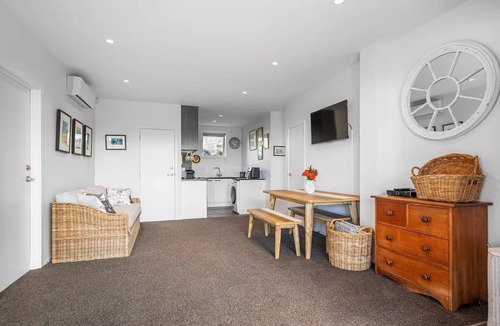 Army Bay House | Pacific Ocean Breezes