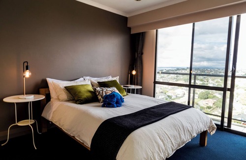 Takapuna Apartment | Picture Perfect Apartment with beautiful views in Central Takapuna